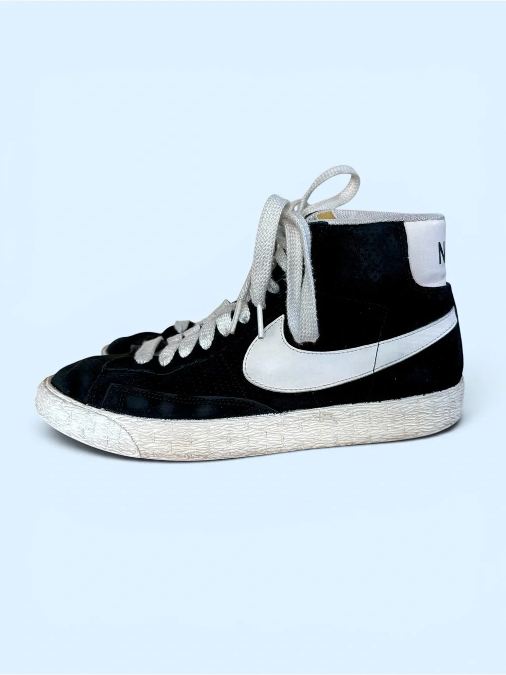 Nike Vintage Women Black & White High w Emerald Soles!!!  Size7.5